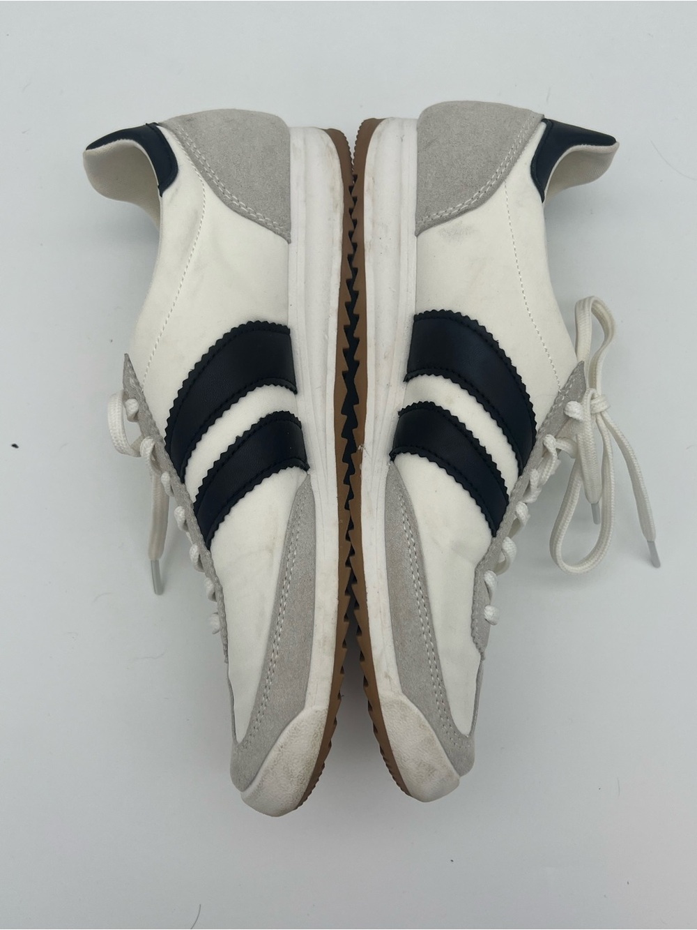 Madden Girl Womens size 7 Juniper sneakers classic shoes t toe sporty gym shoes - Picture 6 of 8